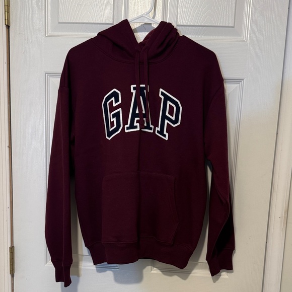 GAP Tops - GAP Maroon Pullover with Logo